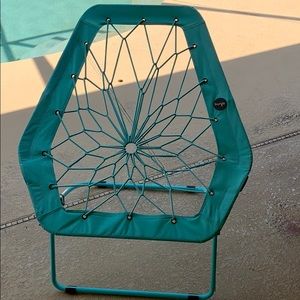 A teal bunjo chair